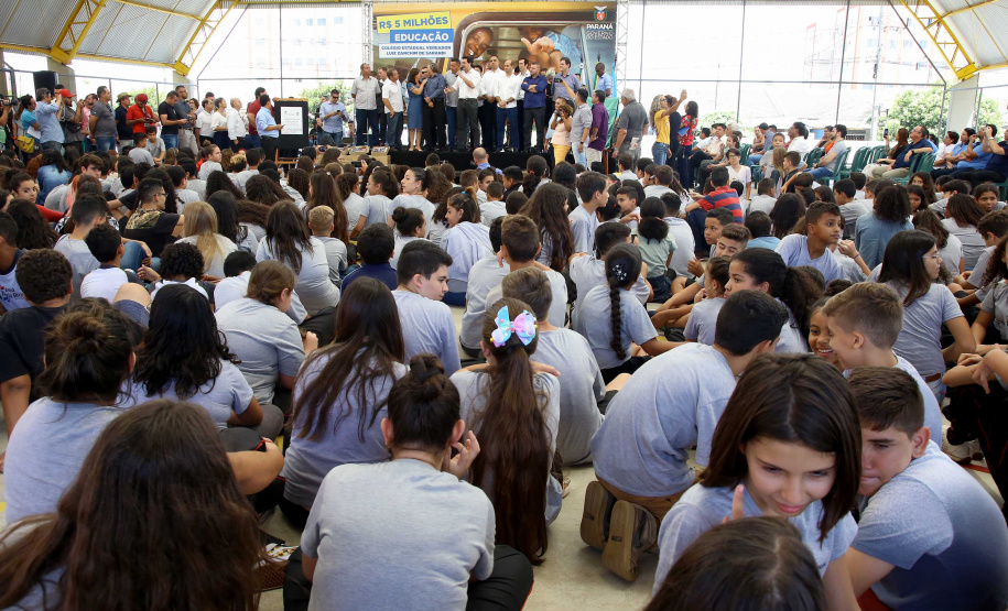 Cerca de 1.100 estudantes do Ensino Fundamental e Ensino Médio, de Sarandi, Noroeste do Paraná, são beneficiados com a nova estrutura da Escola Estadual Vereador Luiz Zanchim, inaugurada nesta sexta-feira (14), pelo governador Carlos Massa Ratinho Junior. - Sarandi, 14/02/2020 - Foto: Jaelson Lucas/AEN