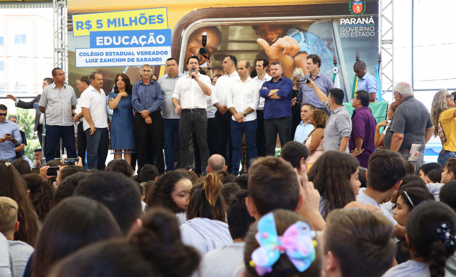 Cerca de 1.100 estudantes do Ensino Fundamental e Ensino Médio, de Sarandi, Noroeste do Paraná, são beneficiados com a nova estrutura da Escola Estadual Vereador Luiz Zanchim, inaugurada nesta sexta-feira (14), pelo governador Carlos Massa Ratinho Junior. - Sarandi, 14/02/2020 - Foto: Jaelson Lucas/AEN