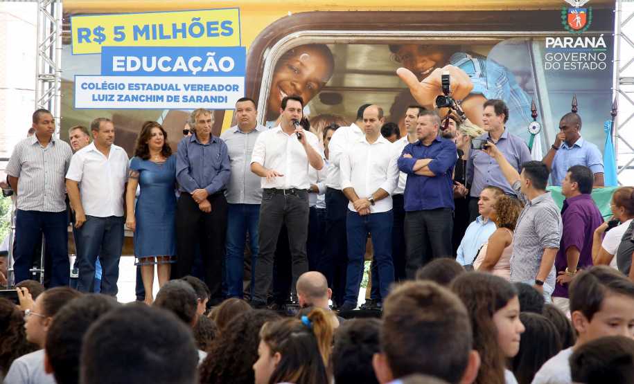 Cerca de 1.100 estudantes do Ensino Fundamental e Ensino Médio, de Sarandi, Noroeste do Paraná, são beneficiados com a nova estrutura da Escola Estadual Vereador Luiz Zanchim, inaugurada nesta sexta-feira (14), pelo governador Carlos Massa Ratinho Junior. - Sarandi, 14/02/2020 - Foto: Jaelson Lucas/AEN
