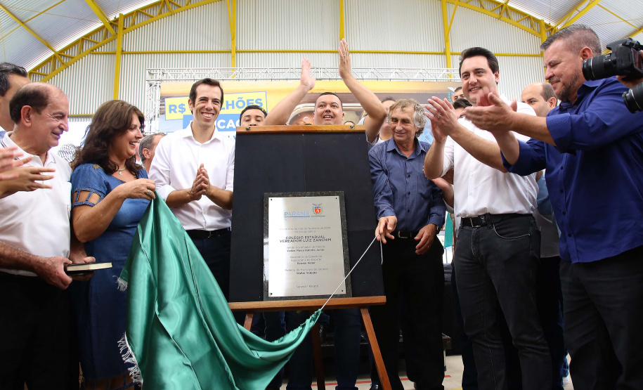 Cerca de 1.100 estudantes do Ensino Fundamental e Ensino Médio, de Sarandi, Noroeste do Paraná, são beneficiados com a nova estrutura da Escola Estadual Vereador Luiz Zanchim, inaugurada nesta sexta-feira (14), pelo governador Carlos Massa Ratinho Junior. - Sarandi, 14/02/2020 - Foto: Jaelson Lucas/AEN