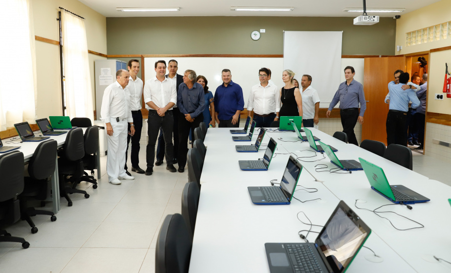 Cerca de 1.100 estudantes do Ensino Fundamental e Ensino Médio, de Sarandi, Noroeste do Paraná, são beneficiados com a nova estrutura da Escola Estadual Vereador Luiz Zanchim, inaugurada nesta sexta-feira (14), pelo governador Carlos Massa Ratinho Junior. - Sarandi, 14/02/2020 - Foto: Rodrigo Félix Leal/AEN