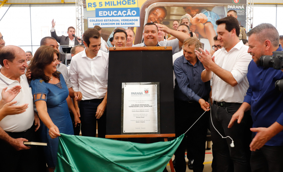 Cerca de 1.100 estudantes do Ensino Fundamental e Ensino Médio, de Sarandi, Noroeste do Paraná, são beneficiados com a nova estrutura da Escola Estadual Vereador Luiz Zanchim, inaugurada nesta sexta-feira (14), pelo governador Carlos Massa Ratinho Junior. - Sarandi, 14/02/2020 - Foto: Rodrigo Félix Leal/AEN