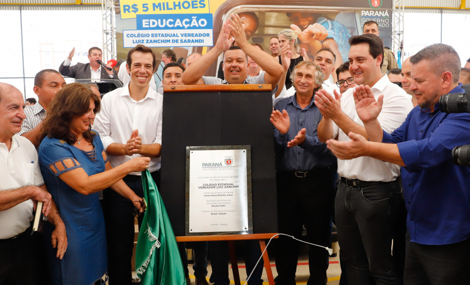 Cerca de 1.100 estudantes do Ensino Fundamental e Ensino Médio, de Sarandi, Noroeste do Paraná, são beneficiados com a nova estrutura da Escola Estadual Vereador Luiz Zanchim, inaugurada nesta sexta-feira (14), pelo governador Carlos Massa Ratinho Junior. - Sarandi, 14/02/2020 - Foto: Rodrigo Félix Leal/AEN