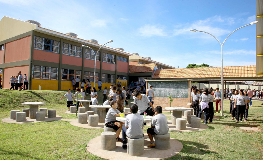 Cerca de 1.100 estudantes do Ensino Fundamental e Ensino Médio, de Sarandi, Noroeste do Paraná, são beneficiados com a nova estrutura da Escola Estadual Vereador Luiz Zanchim, inaugurada nesta sexta-feira (14), pelo governador Carlos Massa Ratinho Junior.  -  Sarandi, 14/02/2020  -  Foto: Jaelson Lucas/AEN