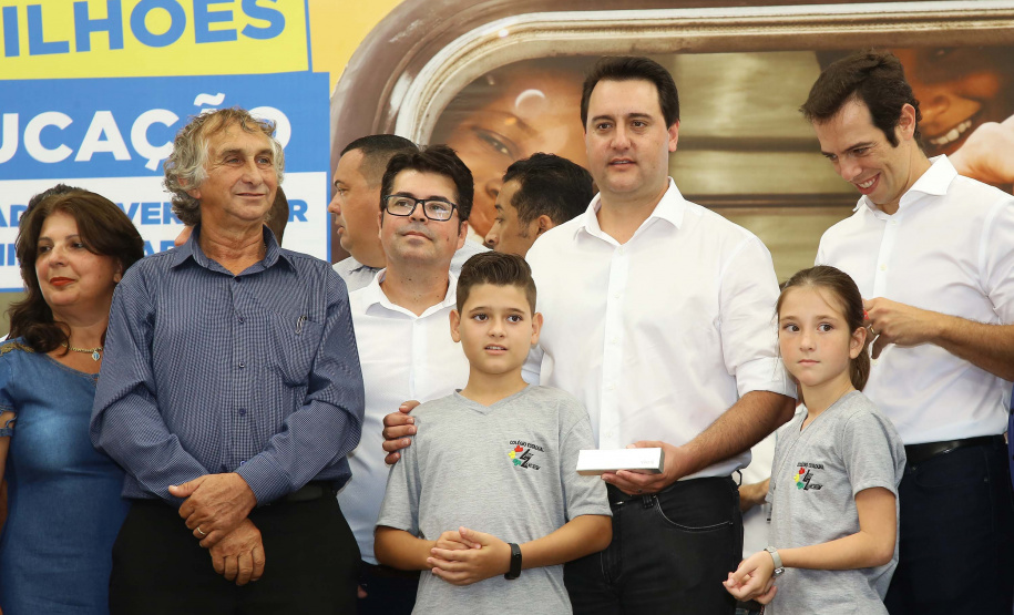 Cerca de 1.100 estudantes do Ensino Fundamental e Ensino Médio, de Sarandi, Noroeste do Paraná, são beneficiados com a nova estrutura da Escola Estadual Vereador Luiz Zanchim, inaugurada nesta sexta-feira (14), pelo governador Carlos Massa Ratinho Junior.  -  Sarandi, 14/02/2020  -  Foto: Jaelson Lucas/AEN