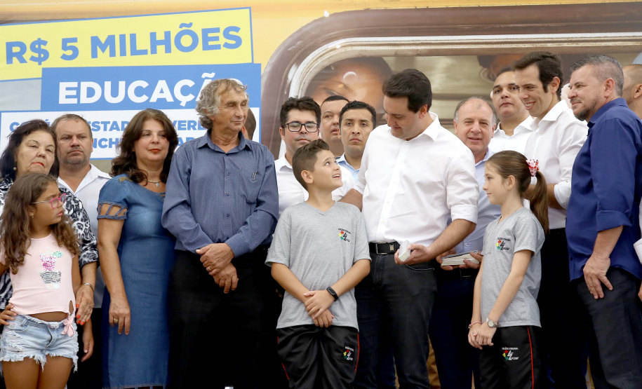 Cerca de 1.100 estudantes do Ensino Fundamental e Ensino Médio, de Sarandi, Noroeste do Paraná, são beneficiados com a nova estrutura da Escola Estadual Vereador Luiz Zanchim, inaugurada nesta sexta-feira (14), pelo governador Carlos Massa Ratinho Junior.  -  Sarandi, 14/02/2020  -  Foto: Jaelson Lucas/AEN