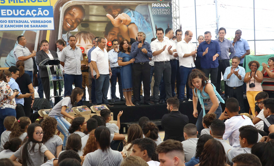 Cerca de 1.100 estudantes do Ensino Fundamental e Ensino Médio, de Sarandi, Noroeste do Paraná, são beneficiados com a nova estrutura da Escola Estadual Vereador Luiz Zanchim, inaugurada nesta sexta-feira (14), pelo governador Carlos Massa Ratinho Junior.  -  Sarandi, 14/02/2020  -  Foto: Jaelson Lucas/AEN