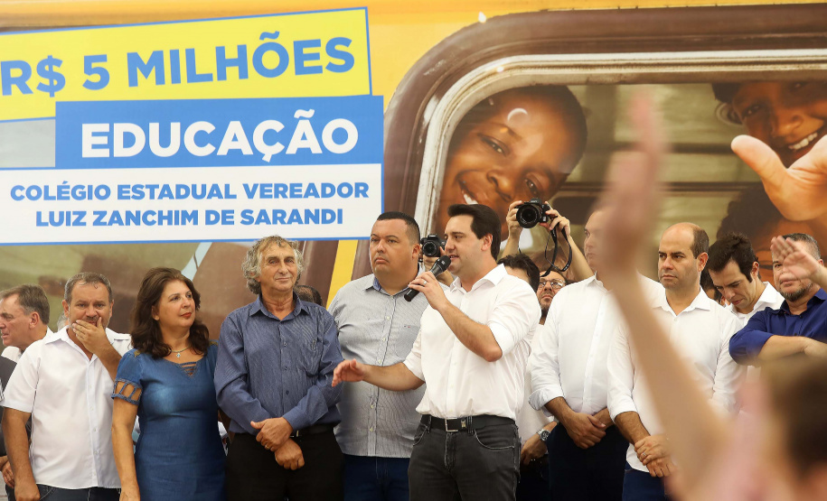Cerca de 1.100 estudantes do Ensino Fundamental e Ensino Médio, de Sarandi, Noroeste do Paraná, são beneficiados com a nova estrutura da Escola Estadual Vereador Luiz Zanchim, inaugurada nesta sexta-feira (14), pelo governador Carlos Massa Ratinho Junior.  -  Sarandi, 14/02/2020  -  Foto: Jaelson Lucas/AEN