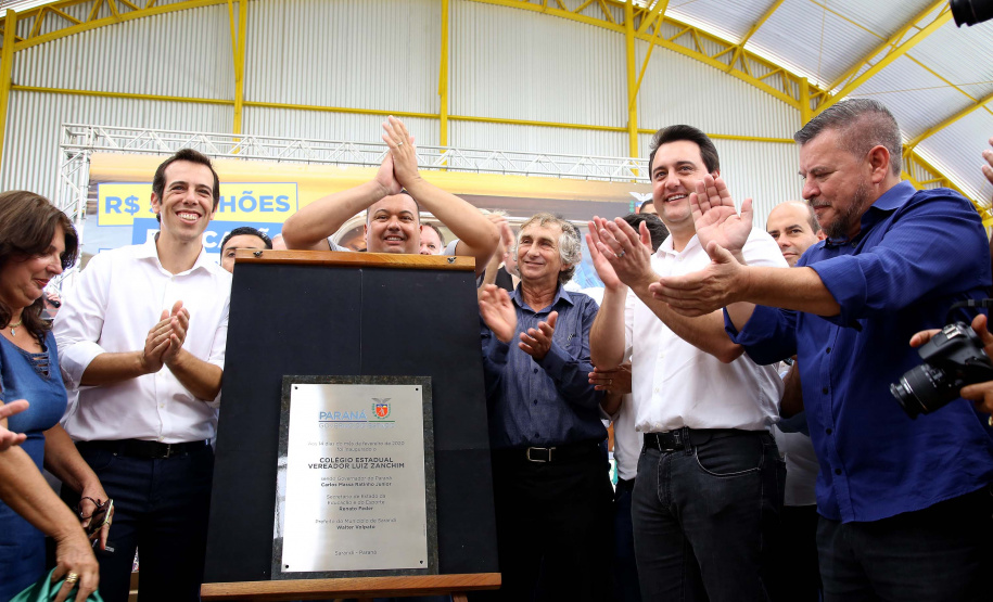 Cerca de 1.100 estudantes do Ensino Fundamental e Ensino Médio, de Sarandi, Noroeste do Paraná, são beneficiados com a nova estrutura da Escola Estadual Vereador Luiz Zanchim, inaugurada nesta sexta-feira (14), pelo governador Carlos Massa Ratinho Junior.  -  Sarandi, 14/02/2020  -  Foto: Jaelson Lucas/AEN