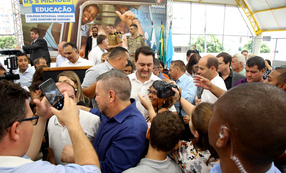Cerca de 1.100 estudantes do Ensino Fundamental e Ensino Médio, de Sarandi, Noroeste do Paraná, são beneficiados com a nova estrutura da Escola Estadual Vereador Luiz Zanchim, inaugurada nesta sexta-feira (14), pelo governador Carlos Massa Ratinho Junior.  -  Sarandi, 14/02/2020  -  Foto: Jaelson Lucas/AEN