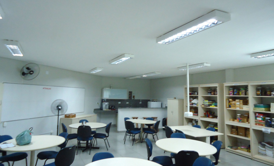 A Associação de Pais e Amigos dos Excepcionais acaba de concluir um projeto financiado pelo Programa de Eficiência Energética da Copel, que realizou a troca de 1.399 lâmpadas e de 12 refletores nas instalações da instituição, todas por tecnologia led, beneficiando os 177 alunos atendidos e profissionais que atuam na Apae.   -  Curitiba, 17/02/2020  -  Foto: Divulgação Copel