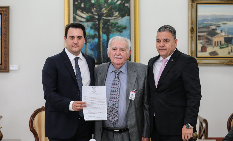 Precatorios O Governador Carlos Massa Ratinho Junior participa nesta segunda-feira (17), da solenidade para o pagamento de precatórios preferenciais a credores que participaram das rodadas de negociação promovidas pelo TJPR no ano passado. Na foto o Sr Igo Losso e o o Presidente do Tribunal de Justiça do Paraná (TJPR), Desembargador Adalberto Jorge Xisto Pereira. Curitiba, 04/02/2020 - Foto: Geraldo Bubniak/AEN