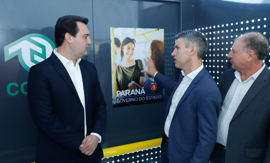 O governador Carlos Massa Ratinho Junior anuncia a implantação de mais de 600 novos abrigos para pontos de ônibus em cidades da Região Metropolitana de Curitiba.  -  Curitiba, 18/02/2020  -  Foto: Rodrigo Félix Leal/AEN
