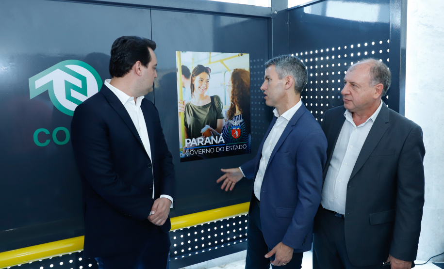 O governador Carlos Massa Ratinho Junior anuncia a implantação de mais de 600 novos abrigos para pontos de ônibus em cidades da Região Metropolitana de Curitiba.  -  Curitiba, 18/02/2020  -  Foto: Rodrigo Félix Leal/AEN