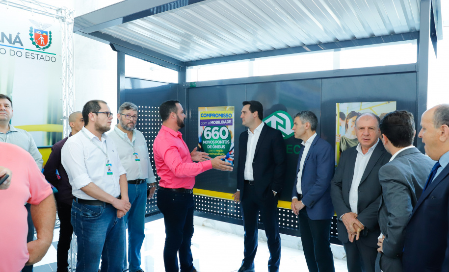 O governador Carlos Massa Ratinho Junior anuncia a implantação de mais de 600 novos abrigos para pontos de ônibus em cidades da Região Metropolitana de Curitiba.  -  Curitiba, 18/02/2020  -  Foto: Rodrigo Félix Leal/AEN