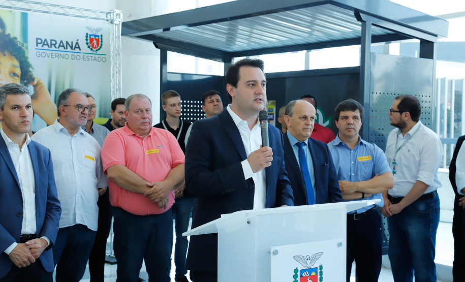 O governador Carlos Massa Ratinho Junior anuncia a implantação de mais de 600 novos abrigos para pontos de ônibus em cidades da Região Metropolitana de Curitiba.  -  Curitiba, 18/02/2020  -  Foto: Rodrigo Félix Leal/AEN