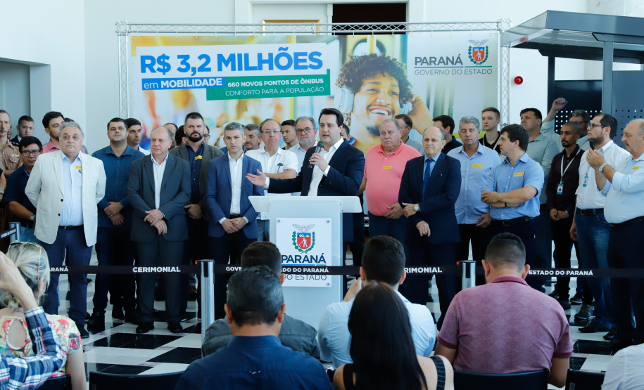 O governador Carlos Massa Ratinho Junior anuncia a implantação de mais de 600 novos abrigos para pontos de ônibus em cidades da Região Metropolitana de Curitiba.  -  Curitiba, 18/02/2020  -  Foto: Rodrigo Félix Leal/AEN