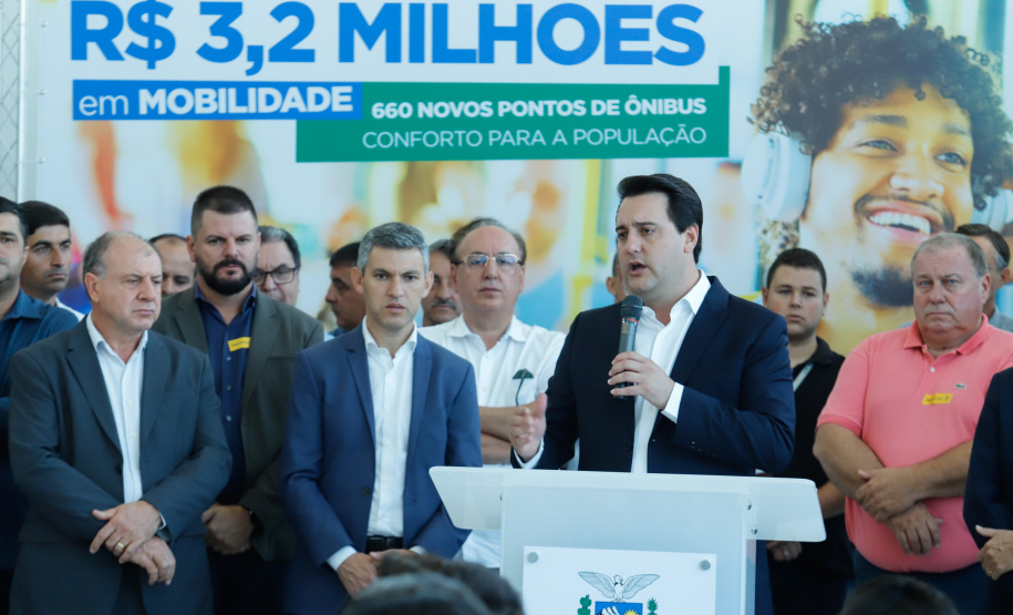 O governador Carlos Massa Ratinho Junior anuncia a implantação de mais de 600 novos abrigos para pontos de ônibus em cidades da Região Metropolitana de Curitiba.  -  Curitiba, 18/02/2020  -  Foto: Rodrigo Félix Leal/AEN
