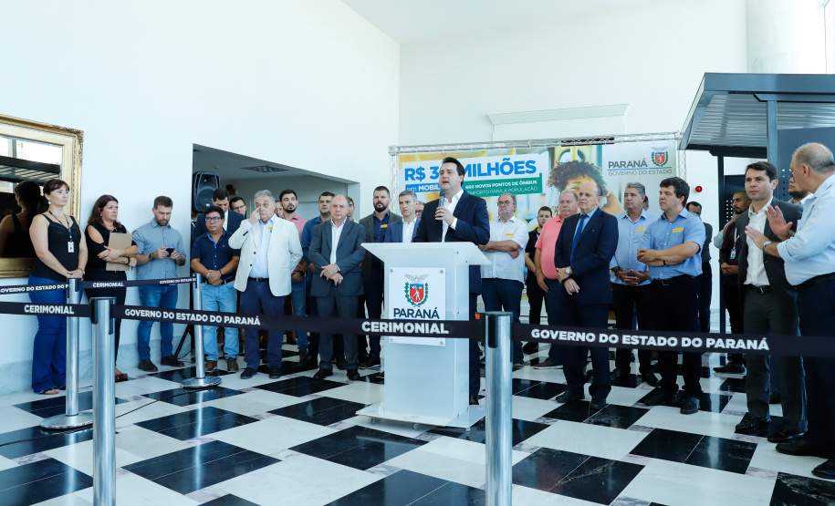 O governador Carlos Massa Ratinho Junior anuncia a implantação de mais de 600 novos abrigos para pontos de ônibus em cidades da Região Metropolitana de Curitiba.  -  Curitiba, 18/02/2020  -  Foto: Rodrigo Félix Leal/AEN