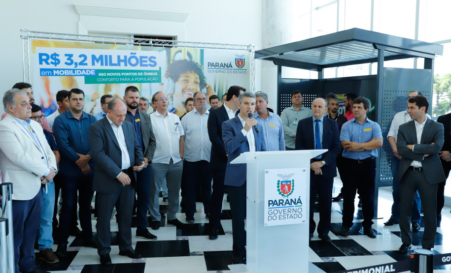 O governador Carlos Massa Ratinho Junior anuncia a implantação de mais de 600 novos abrigos para pontos de ônibus em cidades da Região Metropolitana de Curitiba.  -  Curitiba, 18/02/2020  -  Foto: Rodrigo Félix Leal/AEN