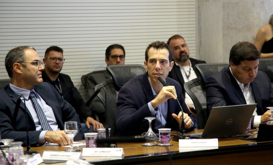 Usar jogos eletrônicos para ensinar matemática e universalizar o acesso à Internet de alta velocidade em todas as escolas da rede estadual de ensino estão entre as prioridades da Secretaria de Estado da Educação e do Esporte para 2020