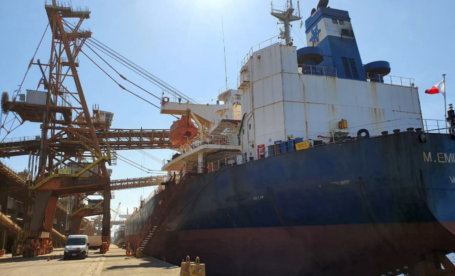 O primeiro embarque do coproduto do processamento do milho para a fabricação de etanol aconteceu em dezembro no porto paranaense de forma inédita no País. Para esta nova operação, ajustes garantiram mais agilidade e produtividade.
Foto: Appa