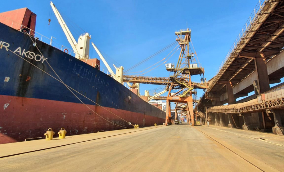 O primeiro embarque do coproduto do processamento do milho para a fabricação de etanol aconteceu em dezembro no porto paranaense de forma inédita no País. Para esta nova operação, ajustes garantiram mais agilidade e produtividade.
Foto: Appa