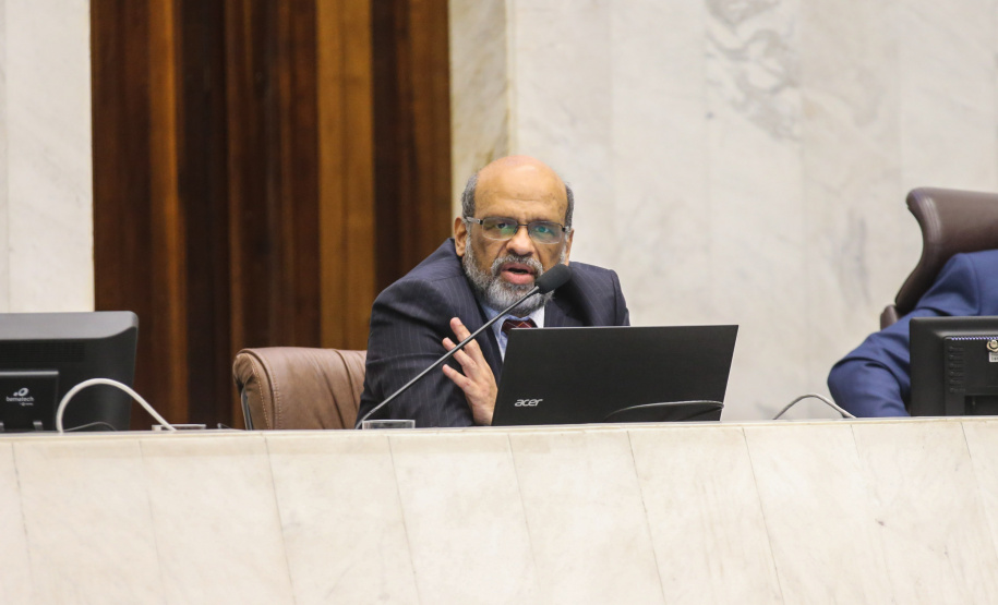 Alep Sefa Em audiência pública, o secretário estadual da Fazenda, Renê de Oliveira Garcia Junior, apresenta nesta terça-feira (18), no Plenário da Assembleia Legislativa, os dados relativos ao cumprimento das metas fiscais do 3º (terceiro) quadrimestre de 2019. 18/02/2020 - Foto: Geraldo Bubniak/AEN
