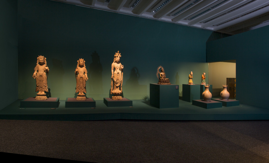 Os visitantes do Museu Oscar Niemeyer (MON) poderão conferir, a partir desta quinta-feira (20), a segunda edição da exposição ?Ásia: a terra, os homens, os deuses?. Inaugurada em março de 2018, teve uma renovação de cerca de 50% das peças expostas. Dividida agora por núcleos de regiões e civilizações, a mostra tornou-se mais didática. - Curitiba, 18/02/2020 - Foto: Sérgio Guerini/Divulgação MON