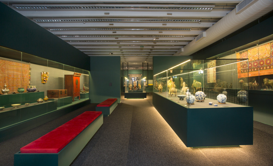 Os visitantes do Museu Oscar Niemeyer (MON) poderão conferir, a partir desta quinta-feira (20), a segunda edição da exposição ?Ásia: a terra, os homens, os deuses?. Inaugurada em março de 2018, teve uma renovação de cerca de 50% das peças expostas. Dividida agora por núcleos de regiões e civilizações, a mostra tornou-se mais didática. - Curitiba, 18/02/2020 - Foto: Sérgio Guerini/Divulgação MON