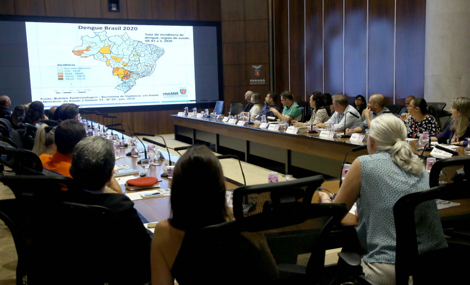 O governador Carlos Massa Ratinho autorizou nesta terça-feira (18) a liberação de R$ 5 milhões para reforçar o combate à dengue no Estado. Os recursos serão distribuídos entre os 118 municípios do Paraná que se encontram em situação de alerta ou de epidemia da doença, com os valores variando entre R$ 15 mil e R$ 200 mil. - Curitiba,18/02/2020 - Foto:Jaelson Lucas / AEN