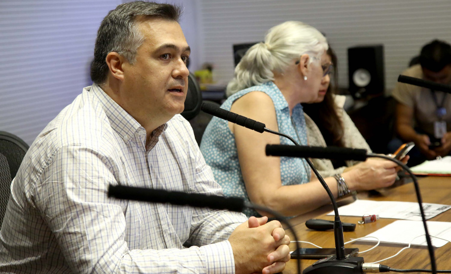 O governador Carlos Massa Ratinho autorizou nesta terça-feira (18) a liberação de R$ 5 milhões para reforçar o combate à dengue no Estado. Os recursos serão distribuídos entre os 118 municípios do Paraná que se encontram em situação de alerta ou de epidemia da doença, com os valores variando entre R$ 15 mil e R$ 200 mil. - Curitiba,18/02/2020 - Foto:Jaelson Lucas / AEN