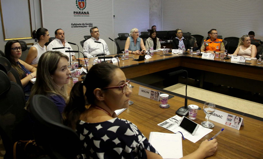 O governador Carlos Massa Ratinho autorizou nesta terça-feira (18) a liberação de R$ 5 milhões para reforçar o combate à dengue no Estado. Os recursos serão distribuídos entre os 118 municípios do Paraná que se encontram em situação de alerta ou de epidemia da doença, com os valores variando entre R$ 15 mil e R$ 200 mil. - Curitiba,18/02/2020 - Foto:Jaelson Lucas / AEN