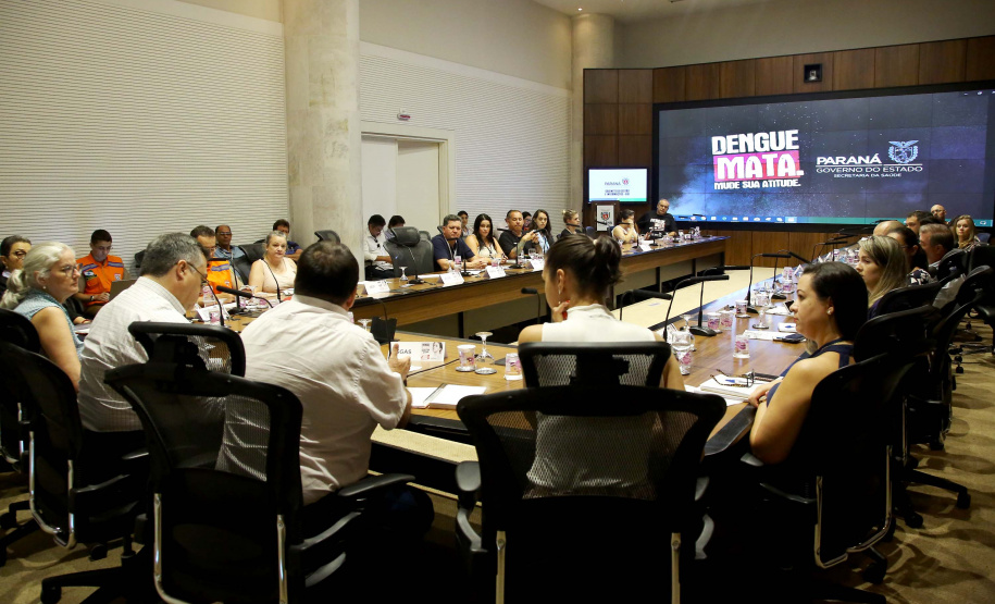 O governador Carlos Massa Ratinho autorizou nesta terça-feira (18) a liberação de R$ 5 milhões para reforçar o combate à dengue no Estado. Os recursos serão distribuídos entre os 118 municípios do Paraná que se encontram em situação de alerta ou de epidemia da doença, com os valores variando entre R$ 15 mil e R$ 200 mil. - Curitiba,18/02/2020 - Foto:Jaelson Lucas / AEN