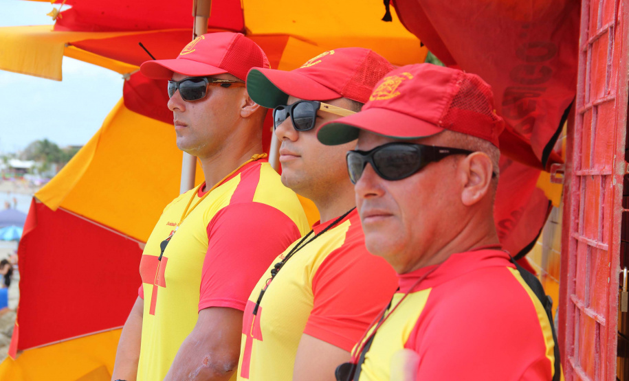 O Litoral do Paraná registrou nesta temporada o menor índice de afogamentos no mar dos últimos cinco anos. Nos primeiros 55 dias do Verão Maior foram registrados três óbitos, número 62,5% menor do que o registrado no mesmo período da temporada anterior, com oito casos.  Foto:SESP