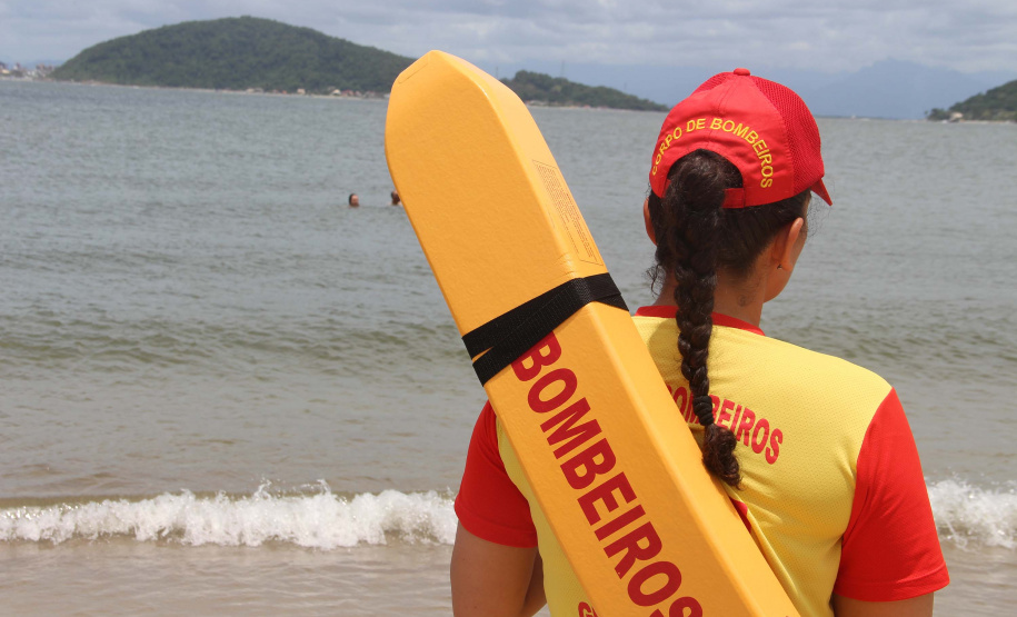 O Litoral do Paraná registrou nesta temporada o menor índice de afogamentos no mar dos últimos cinco anos. Nos primeiros 55 dias do Verão Maior foram registrados três óbitos, número 62,5% menor do que o registrado no mesmo período da temporada anterior, com oito casos.  Foto:SESP