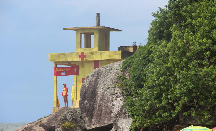O Litoral do Paraná registrou nesta temporada o menor índice de afogamentos no mar dos últimos cinco anos. Nos primeiros 55 dias do Verão Maior foram registrados três óbitos, número 62,5% menor do que o registrado no mesmo período da temporada anterior, com oito casos.  Foto:SESP