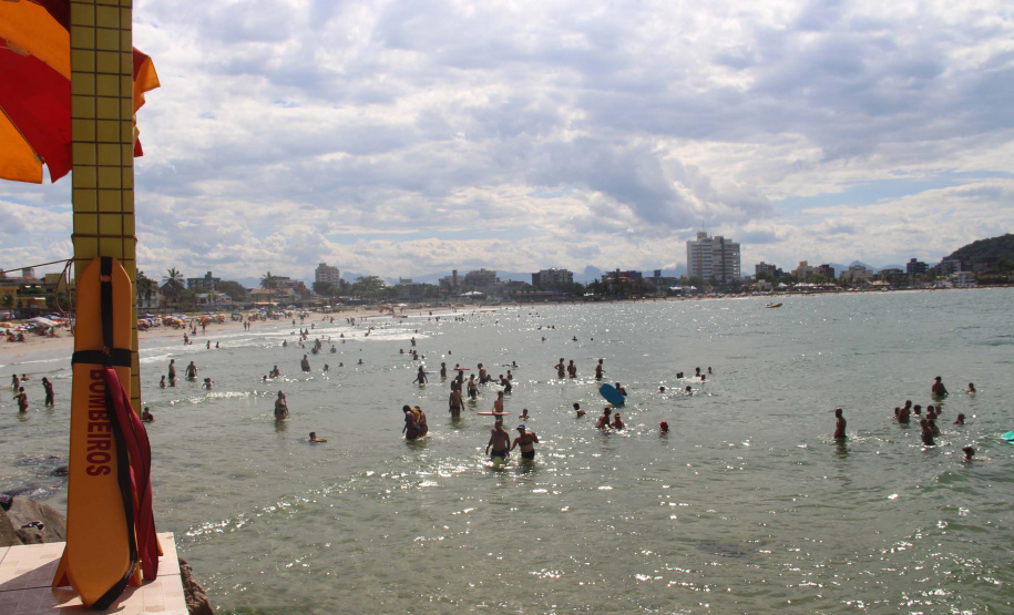 O Litoral do Paraná registrou nesta temporada o menor índice de afogamentos no mar dos últimos cinco anos. Nos primeiros 55 dias do Verão Maior foram registrados três óbitos, número 62,5% menor do que o registrado no mesmo período da temporada anterior, com oito casos.  Foto:SESP
