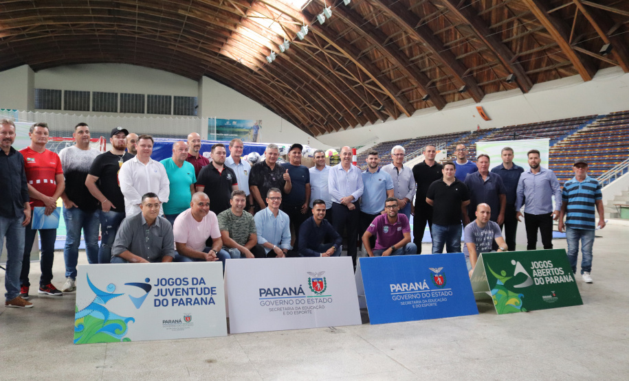 O Governo do Estado, por meio da Superintendência Estadual do Esporte, repassou nesta quarta-feira (19) materiais esportivos aos municípios-sede das fases regionais e finais dos Jogos Abertos e Jogos da Juventude em 2019. O encontro aconteceu no Ginásio Tarumã, em Curitiba. No total, foram investidos R$ 770 mil.  -  Curitiba, 19/02/2020  -  Foto: Divulgação Esporte Paraná