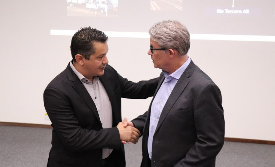 As empresas selecionadas para participar do Living Lab do Instituto de Tecnologia do Paraná (Tecpar) formalizaram seu ingresso ao programa nesta quarta-feira (19). A partir da assinatura do contrato as companhias vão instalar seus equipamentos no Câmpus CIC do Tecpar, em Curitiba, que vai funcionar como um laboratório a céu aberto para testar as inovações em parceria com o instituto. Foto: Tecpar