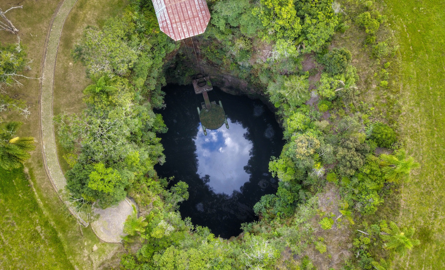 O governador Carlos Massa Ratinho Junior assinou nesta quarta-feira (19) o contrato de concessão de áreas do Parque Estadual Vila Velha, em Ponta Grossa, nos Campos Gerais, para a empresa Eco Parques do Brasil S/A. A empresa vai investir em serviços de apoio à visitação, turismo sustentável e recreação é de trinta anos. Foto: José Fernando Ogura/AEN