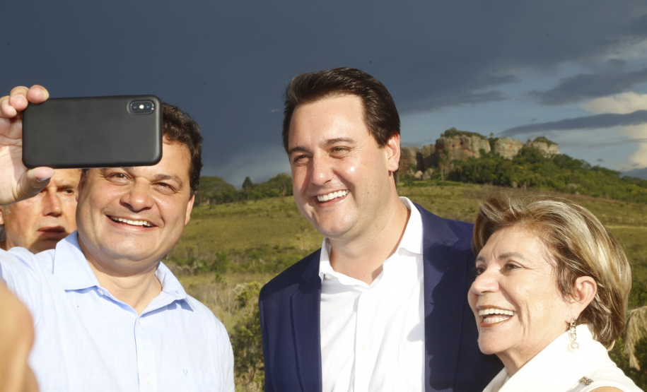 O governador Carlos Massa Ratinho Junior assinou nesta quarta-feira (19) o contrato de concessão de áreas do Parque Estadual Vila Velha, em Ponta Grossa, nos Campos Gerais, para a empresa Eco Parques do Brasil S/A. A empresa vai investir em serviços de apoio à visitação, turismo sustentável e recreação é de trinta anos. Foto: Gilson Abreu/AEN