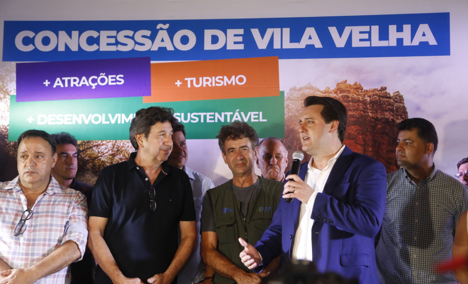 O governador Carlos Massa Ratinho Junior assinou nesta quarta-feira (19) o contrato de concessão de áreas do Parque Estadual Vila Velha, em Ponta Grossa, nos Campos Gerais, para a empresa Eco Parques do Brasil S/A. A empresa vai investir em serviços de apoio à visitação, turismo sustentável e recreação é de trinta anos. Foto: Gilson Abreu/AEN
