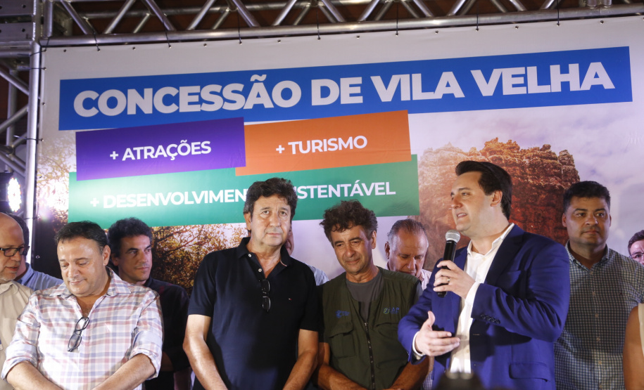 O governador Carlos Massa Ratinho Junior assinou nesta quarta-feira (19) o contrato de concessão de áreas do Parque Estadual Vila Velha, em Ponta Grossa, nos Campos Gerais, para a empresa Eco Parques do Brasil S/A. A empresa vai investir em serviços de apoio à visitação, turismo sustentável e recreação é de trinta anos. Foto: Gilson Abreu/AEN