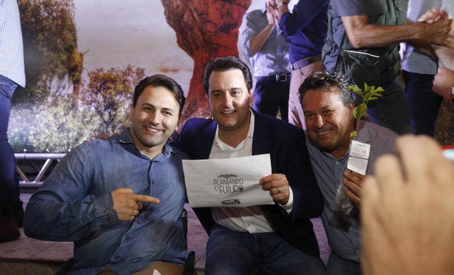 O governador Carlos Massa Ratinho Junior assinou nesta quarta-feira (19) o contrato de concessão de áreas do Parque Estadual Vila Velha, em Ponta Grossa, nos Campos Gerais, para a empresa Eco Parques do Brasil S/A. A empresa vai investir em serviços de apoio à visitação, turismo sustentável e recreação é de trinta anos. Foto: Gilson Abreu/AEN