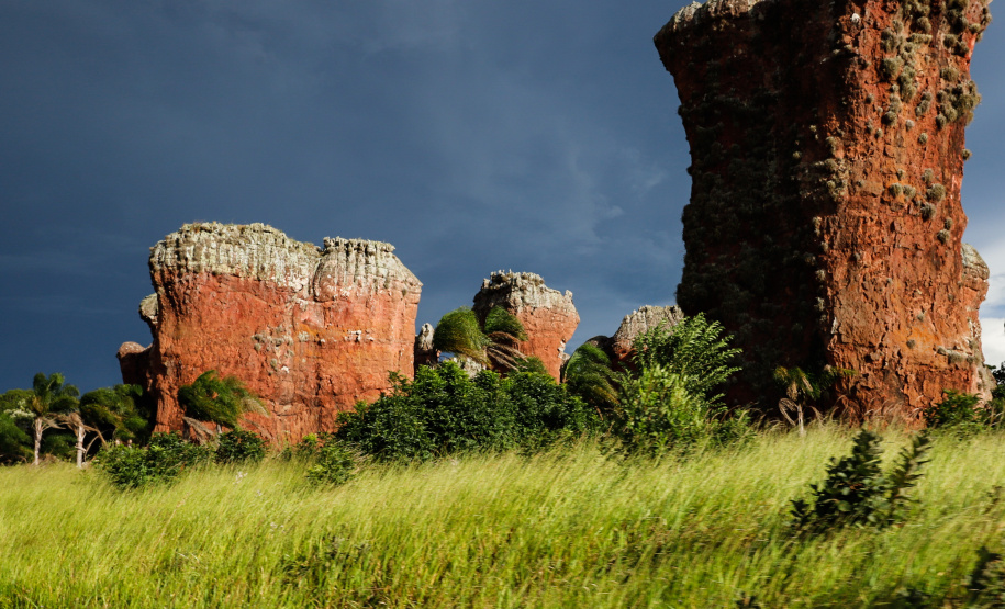 O governador Carlos Massa Ratinho Junior assinou nesta quarta-feira (19) o contrato de concessão de áreas do Parque Estadual Vila Velha, em Ponta Grossa, nos Campos Gerais, para a empresa Eco Parques do Brasil S/A.