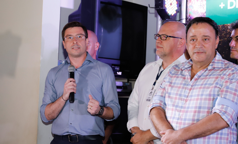 O governador Carlos Massa Ratinho Junior assinou nesta quarta-feira (19) o contrato de concessão de áreas do Parque Estadual Vila Velha, em Ponta Grossa, nos Campos Gerais, para a empresa Eco Parques do Brasil S/A.