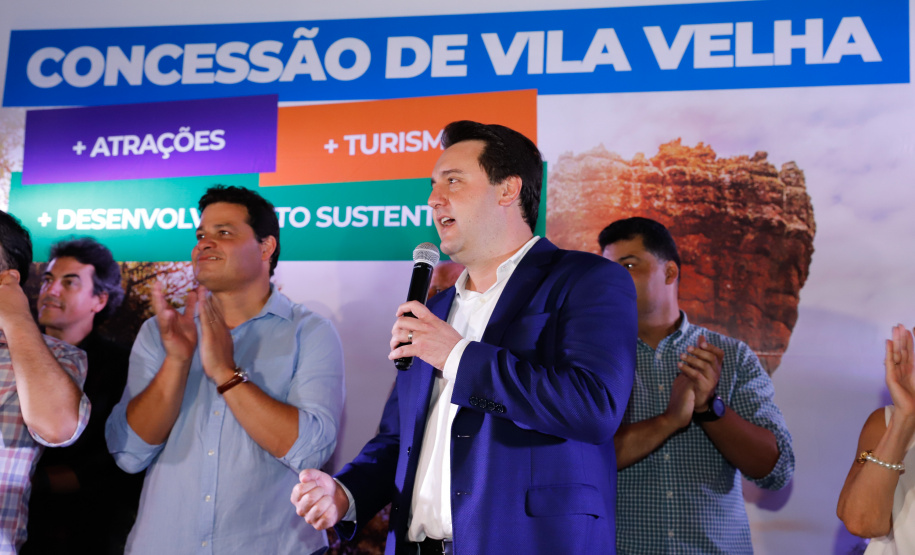 O governador Carlos Massa Ratinho Junior assinou nesta quarta-feira (19) o contrato de concessão de áreas do Parque Estadual Vila Velha, em Ponta Grossa, nos Campos Gerais, para a empresa Eco Parques do Brasil S/A.