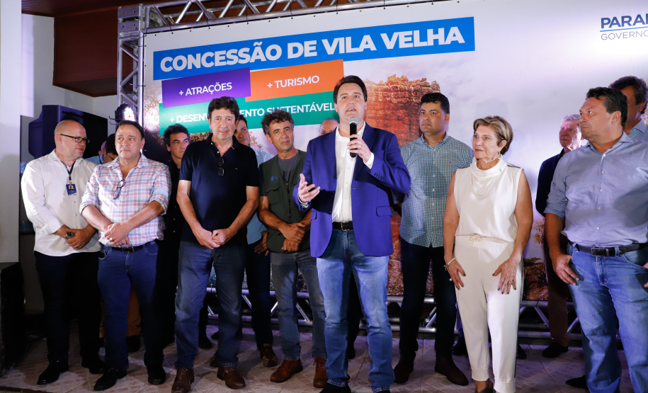 O governador Carlos Massa Ratinho Junior assinou nesta quarta-feira (19) o contrato de concessão de áreas do Parque Estadual Vila Velha, em Ponta Grossa, nos Campos Gerais, para a empresa Eco Parques do Brasil S/A.