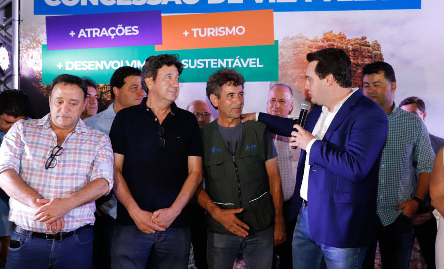 O governador Carlos Massa Ratinho Junior assinou nesta quarta-feira (19) o contrato de concessão de áreas do Parque Estadual Vila Velha, em Ponta Grossa, nos Campos Gerais, para a empresa Eco Parques do Brasil S/A.
